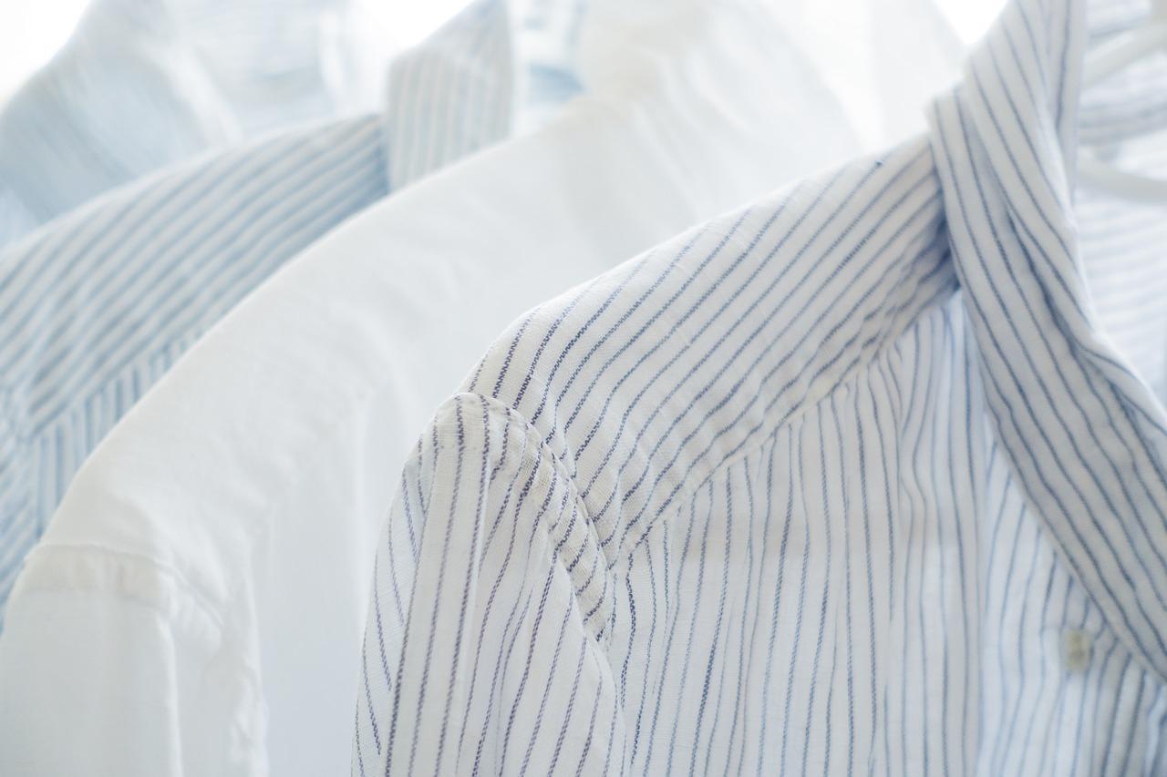 ワイシャツの襟汚れを落とす方法。襟汚れの原因と予防方法も解説