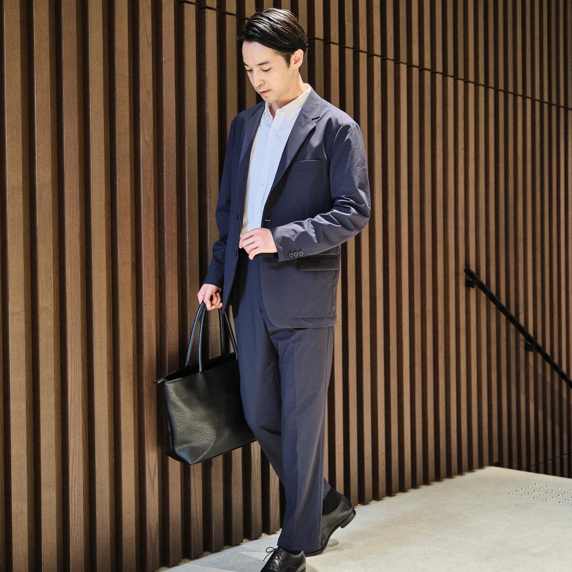 カジュアルスーツとビジネススーツの違いは?着こなしポイントを解説
