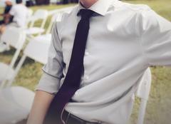 ワイシャツのメンズコーデ6選 選び方や着こなしのポイントも解説 Kashinavi カシナビ オーダースーツならkashiyama The Smart Tailor オンワード樫山