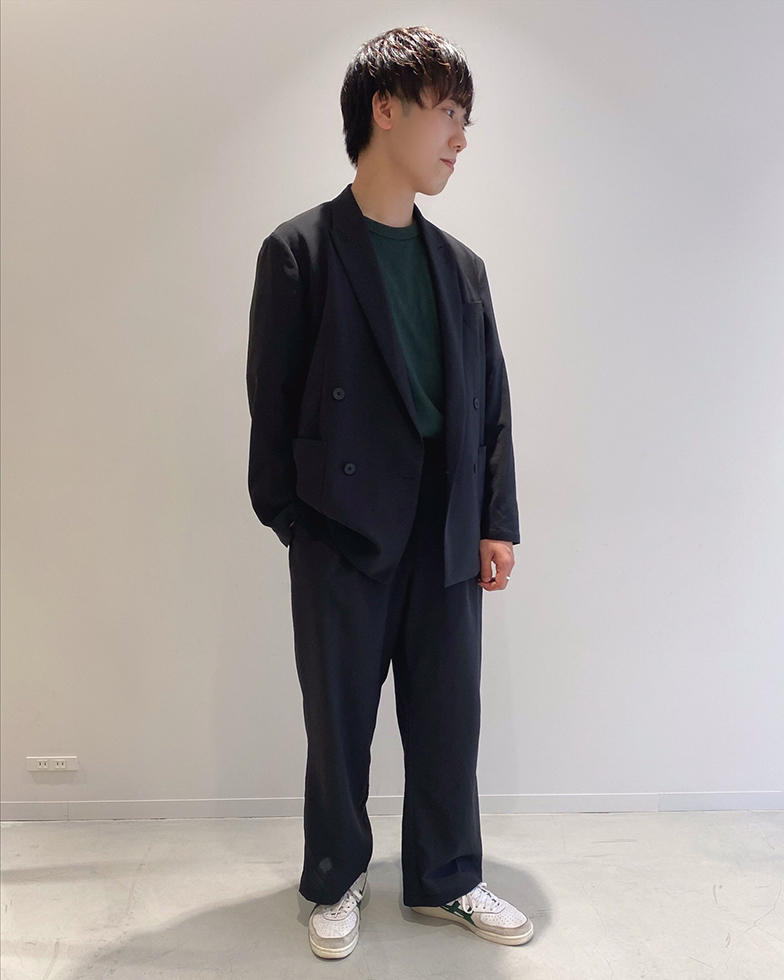 ブラックとダークグリーン系でまとめて落ち着いた雰囲気にしました。
